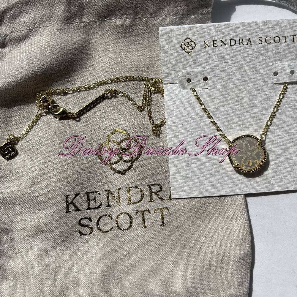 ✨Kendra Scott Sand Dollar Gold Pendant Necklace In Natural Mother of Pearl New✨ - Picture 6 of 8